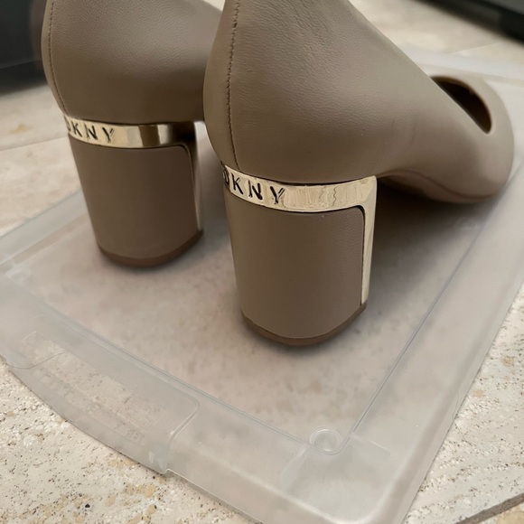 Beige DKNY Heels, Size 5 - Picture 4 of 4